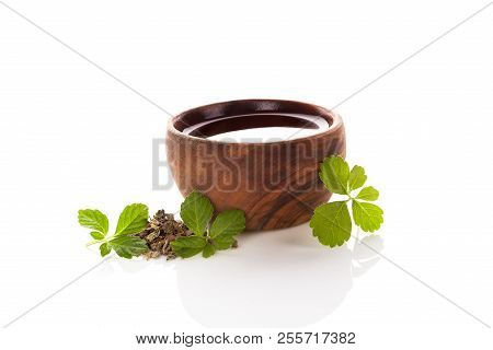 Gynostemma Pentaphyllum. Medical Herb Jiaogulan Isolated On White Background. Fresh, Dry Leaves And 