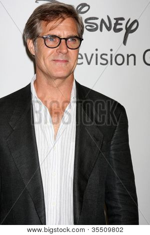 LOS ANGELES - 27 jul: Henry Czerny มาที่ ABC TCA พรรคฤดูร้อน 2012 ที่โรงแรมเบเวอร์ลีย์ฮิลตัน