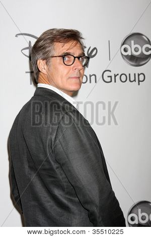 LOS ANGELES - 27 jul: Henry Czerny มาที่ ABC TCA พรรคฤดูร้อน 2012 ที่โรงแรมเบเวอร์ลีย์ฮิลตัน