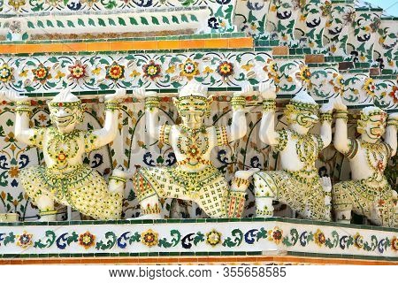 Bangkok, Th - Dec. 12: Wat Arun God Figures On December 12, 2016 In Bangkok, Thailand. Wat Arun Or T