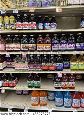 Hephzibah, Ga Usa - 04 30 22: Iga Retail Grocery Store Juicy Juice Section