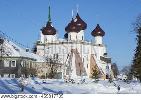 Ancient Cathedral Of The Nativity In The Cityscape On A Sunny February Day. Kargopol. Arkhangelsk Re