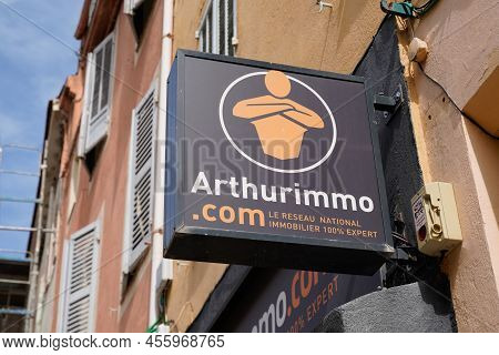 Bordeaux , Aquitaine  France - 06 05 2022 : Arthurimmo Text Brand Real Estate Of French Agency With 