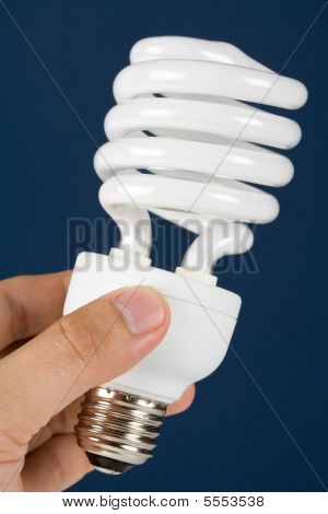 Kompakti fluoresoiva lamppu