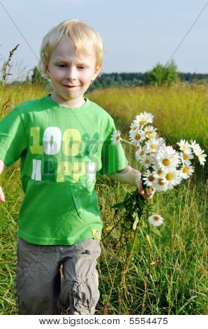 เด็กชายกับ Daisies