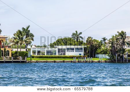 View To Beautiful Houses From The Canal In Fort Lauderdale