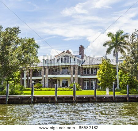 View To Beautiful Houses From The Canal In Fort Lauderdale