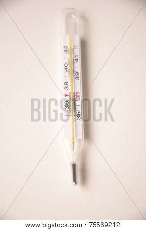 a photo of a thermometer vertical
