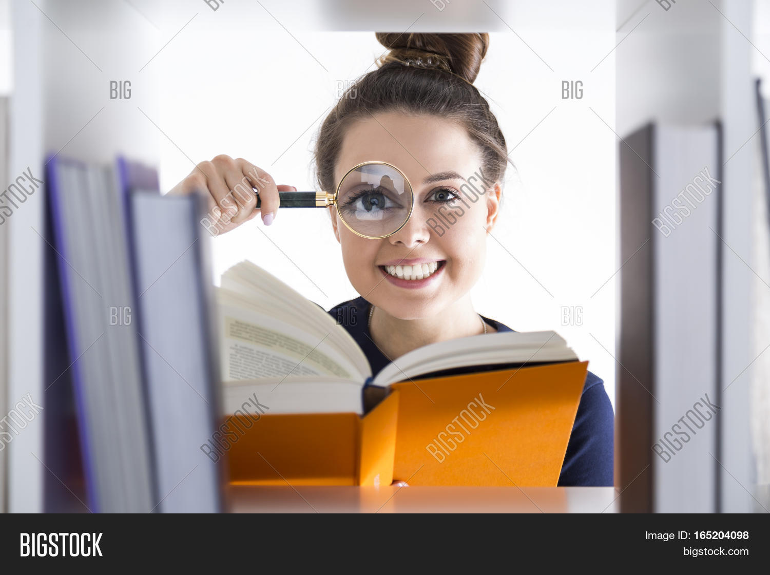 Интеллигентная женщина. Строгая девушка в очках. Она умна и. Красивая умная девушка. Интеллигентная женщина.