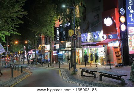 SEOUL SOUTH KOREA - OCTOBER 23, 2016: Unidentified people visit Ewha Woman's university fashion street.