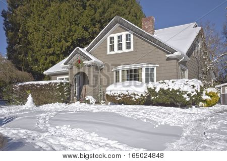 Winter snow in a neighborhood Gresham Oregon.