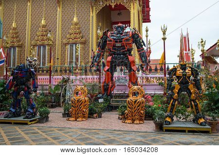 NONTHABURI THAILAND - JAN 8 2017 : tourist came to worship at Wat Ta Khian. The temple at Nothaburi province in Thailand.