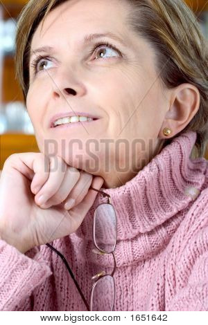 Žena uvažuje
