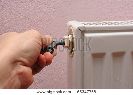 Venting of radiators with a special key