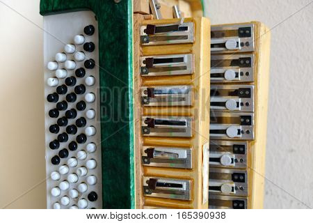 the left side of the accordion. exploded view