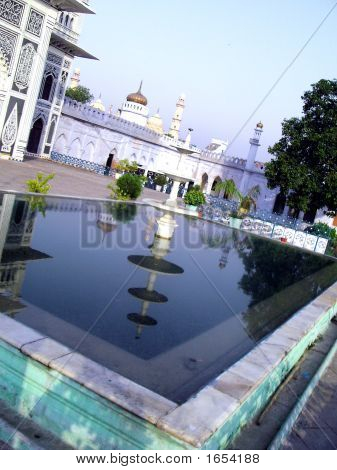 Husainabad Imam Bargah - Hauz ou ablução lagoa