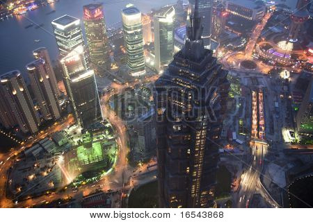 Noční pohled lujiazui finanční centra v Šanghaji Číně.