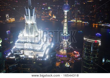 Vue de Pudong de Shanghai de nuit