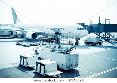 aeroplano è in attesa di partenza dall'aeroporto pudong di shanghai Cina.