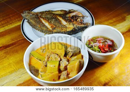 spicy pumpkin in coconut cream curry and deep fried mango fish