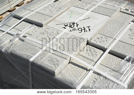 pavement tile with a pattern in the form of a leaf