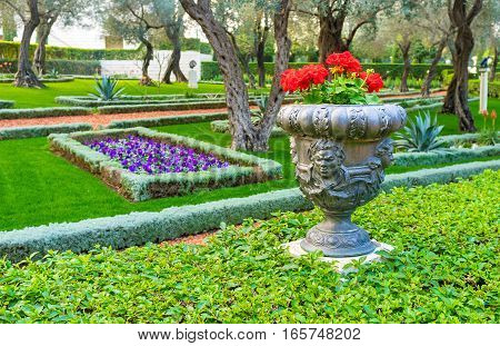 The Garden's Decoration