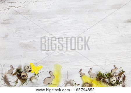 Oster Dekoration Mit Ostereier Auf Weißem Holz Hintergrund