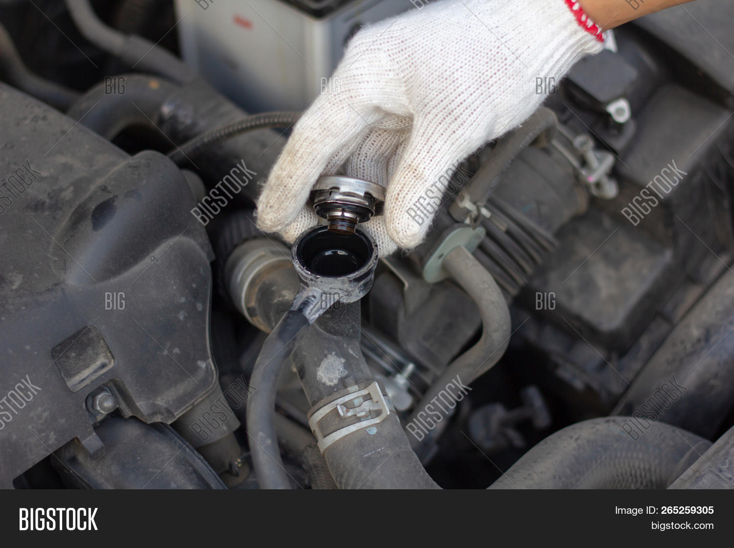 датчик антифриза w202. Coolant в автомобиле. проверить жидкость радиатора. уровень охлаждающей жидкости в радиаторе д240. охлаждающая жидкость для авто.