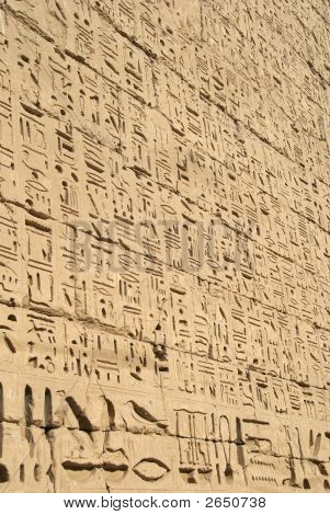 Gamle egyptiske hieroglyffer basrelief