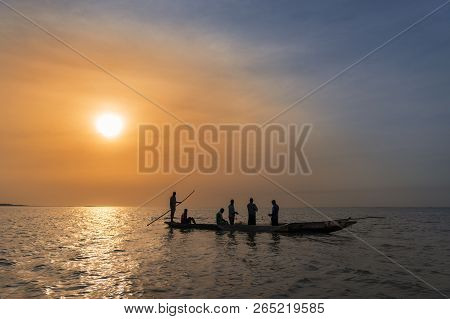 Orango Island, Guinea-bissau - February 3, 2018:  Fishermen Collecting The Nets In An Old Traditiona