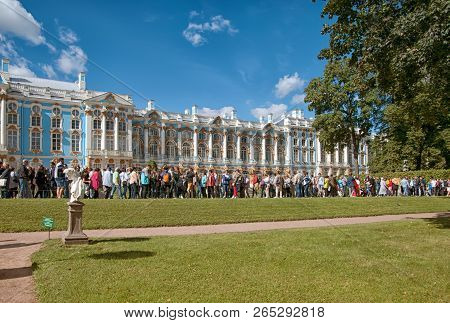 Tsarskoye Selo, Saint-petersburg, Russia - August 22, 2018: Many People Stay In Line To Enter To The