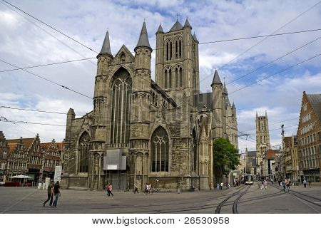 Reconstruction de Sint-Niklaaskerk dans la ville de Gand