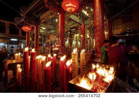 Bangkok Thailand - October27,2018 : Chinese People In Guanyin Chinese Shrine One Of Most Popular Tra
