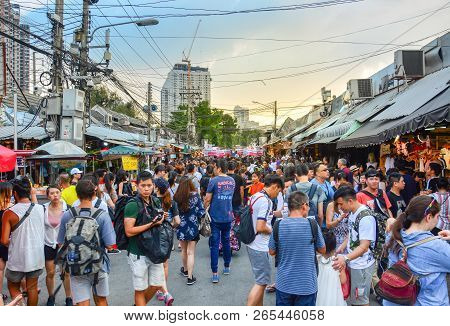 Bangkok, Thailand -  September 29, 2018 : Crowd Of Tourist And People Shopping In Chatuchak Or Jatuj