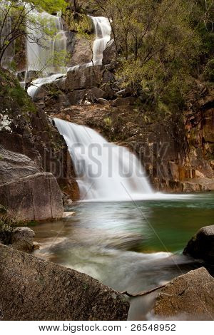 cascata nel parco nazionale portoghese di Geres, nel nord del paese