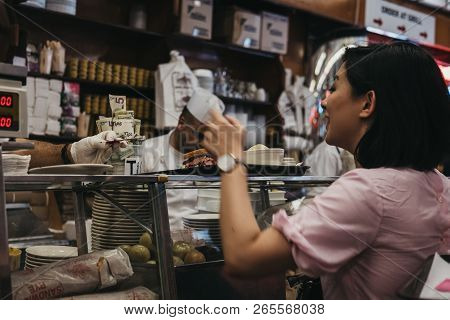 New York, Usa - May 29, 2018: Customers Waiting For Food At The Counter In Katzs Deli In New York, I
