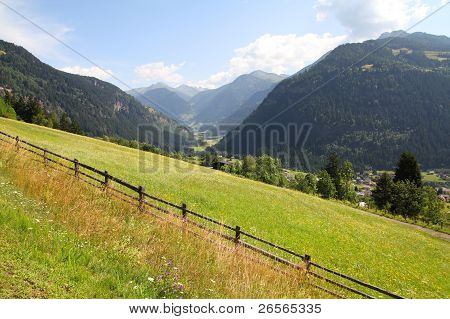 카린 시아, 오스트리아