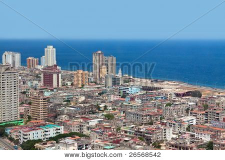 บรรยากาศของย่านของเอล Vedado ในฮาวานารวมหลายอาคารสูงและ
