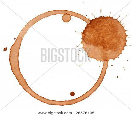 Gros plan des taches de tasse de café isolés sur fond blanc