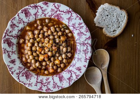 Turkish Nohut Pilaki / Chickpea Stew.