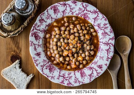Turkish Nohut Pilaki / Chickpea Stew.