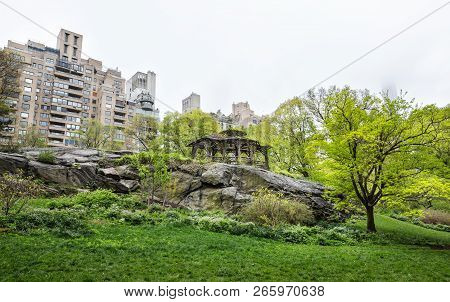 New York, Usa - May 04, 2016: Central Park And Manhattan Skyline. Midtown Manhattan Skyline View Fro