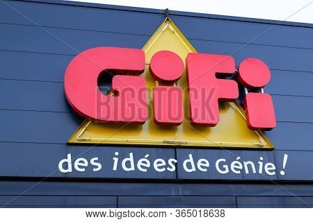 Bordeaux , Aquitaine / France - 12 04 2019 : Gifi Logo Sign Shop French Cheap Store