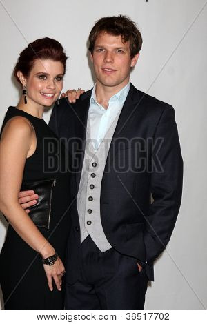 LOS ANGELES - 1 สิงหาคม: Lacy Jake & การ์เซีย JoAnna arrive(s) ที่งานปาร์ตี้ 2010 ABC ร้อนกดทัวร์