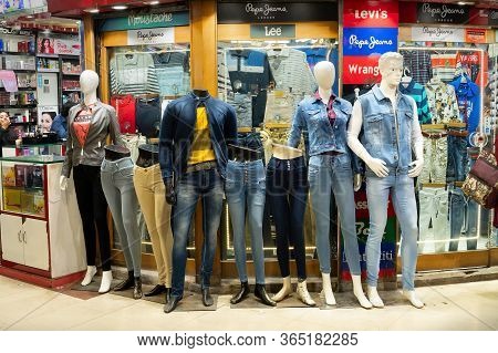 Kolkata, West Bengal, India - 29th December 2019 : Attractive Male And Female Mannequins On Display,