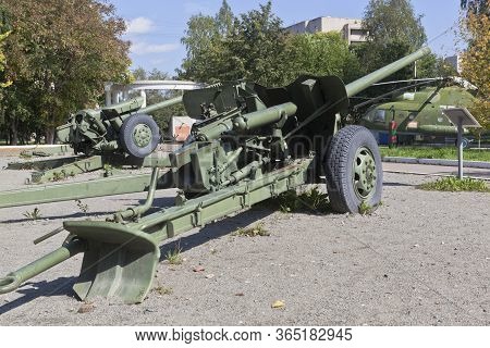 Vologda, Russia - August 20, 2019: Mt-12 Anti-tank Gun In The Victory Park Of The City Of Vologda