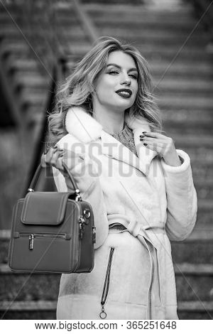 Where To Go Next. Glamour Girl Look Luxuriously. Sexy Blong Woman Red Lipstick. Autumn Season. Europ