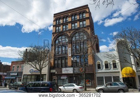 Lawrence, Ma, Usa - Apr. 24, 2019: Historic Comercial Buildings On Essex Street Between Amesbury Str