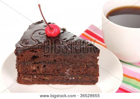 Çikolata sacher kek yakın beyaz izole