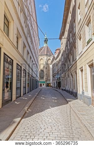 Vienna, Austria September 7, 2018: Old Buildings In The Narrow Street Steindlgasse In The Old City C